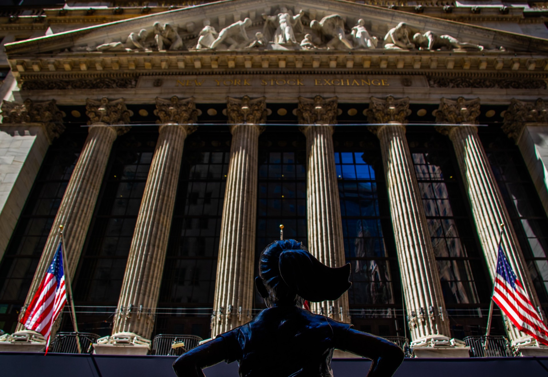 bronze statue of girl facing Wall Street